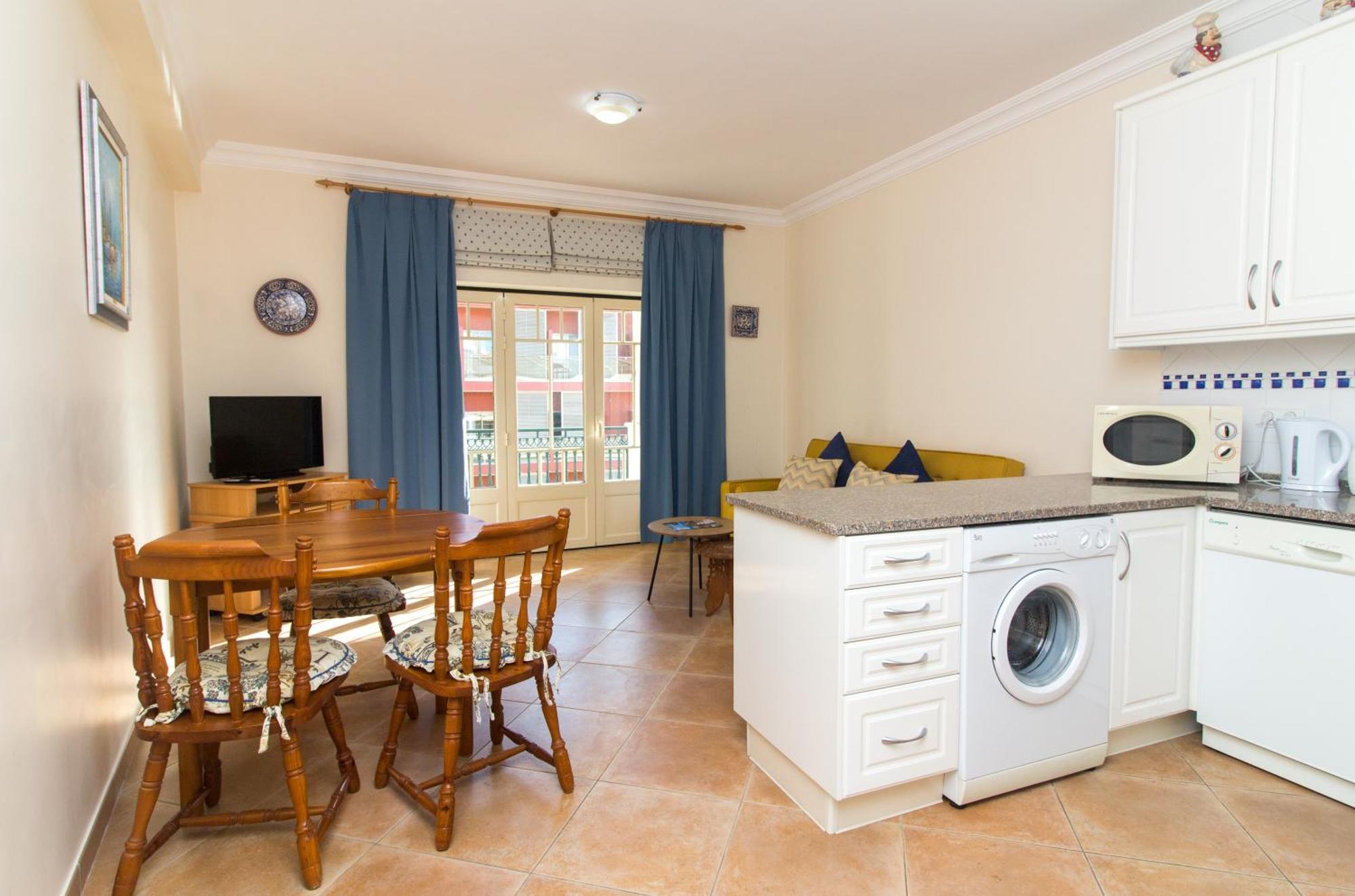 Oura Sunrise III Apartment - Sea View & Oura Beach & Top Location البوفيرا المظهر الخارجي الصورة